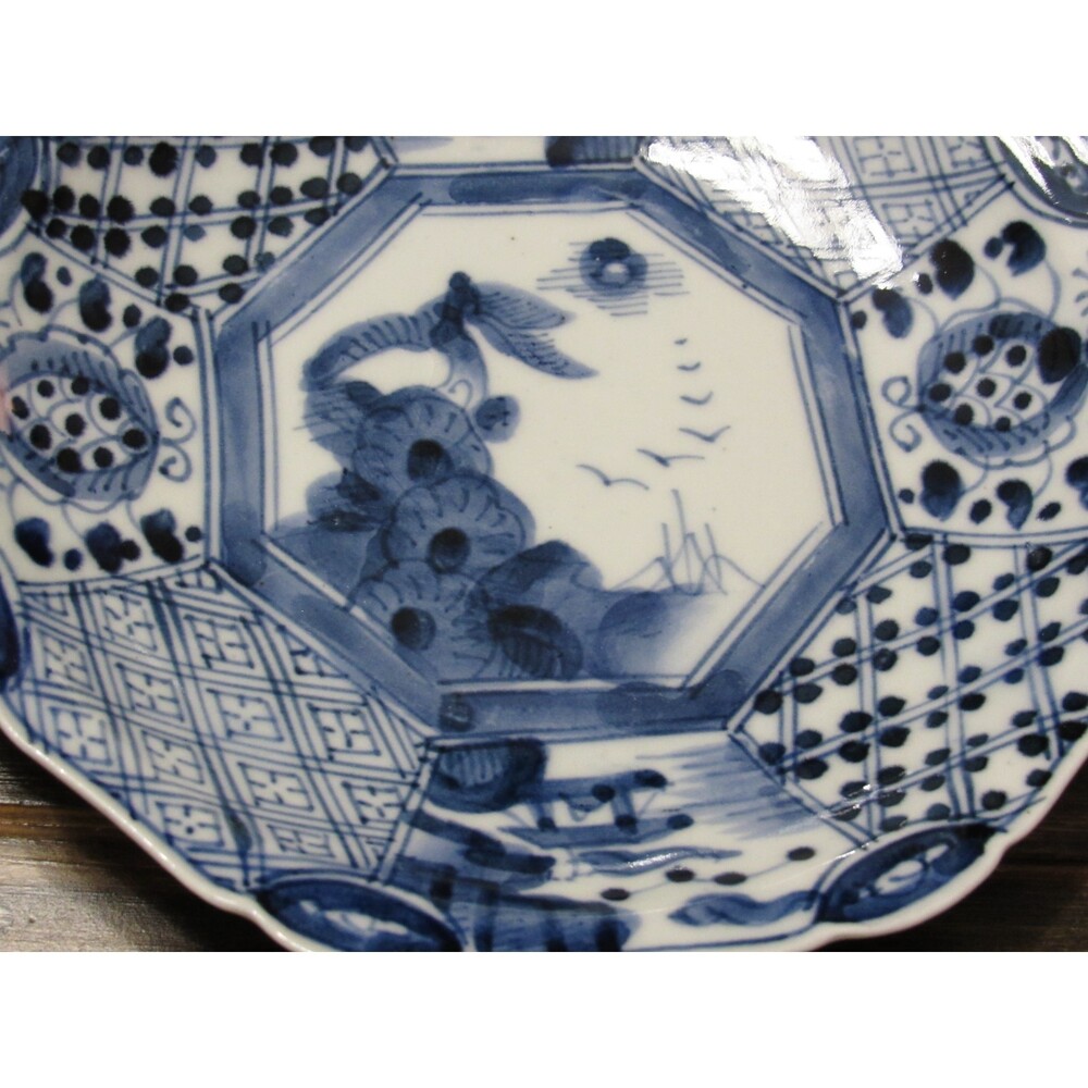 Vintage Japanese Porcelain Scalloped Plate – Imari Style Decor – Fuku Mark - Picture 4 of 7